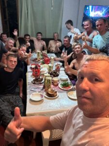 Мы всегда внимательны и заботливы по отношению друг к другу